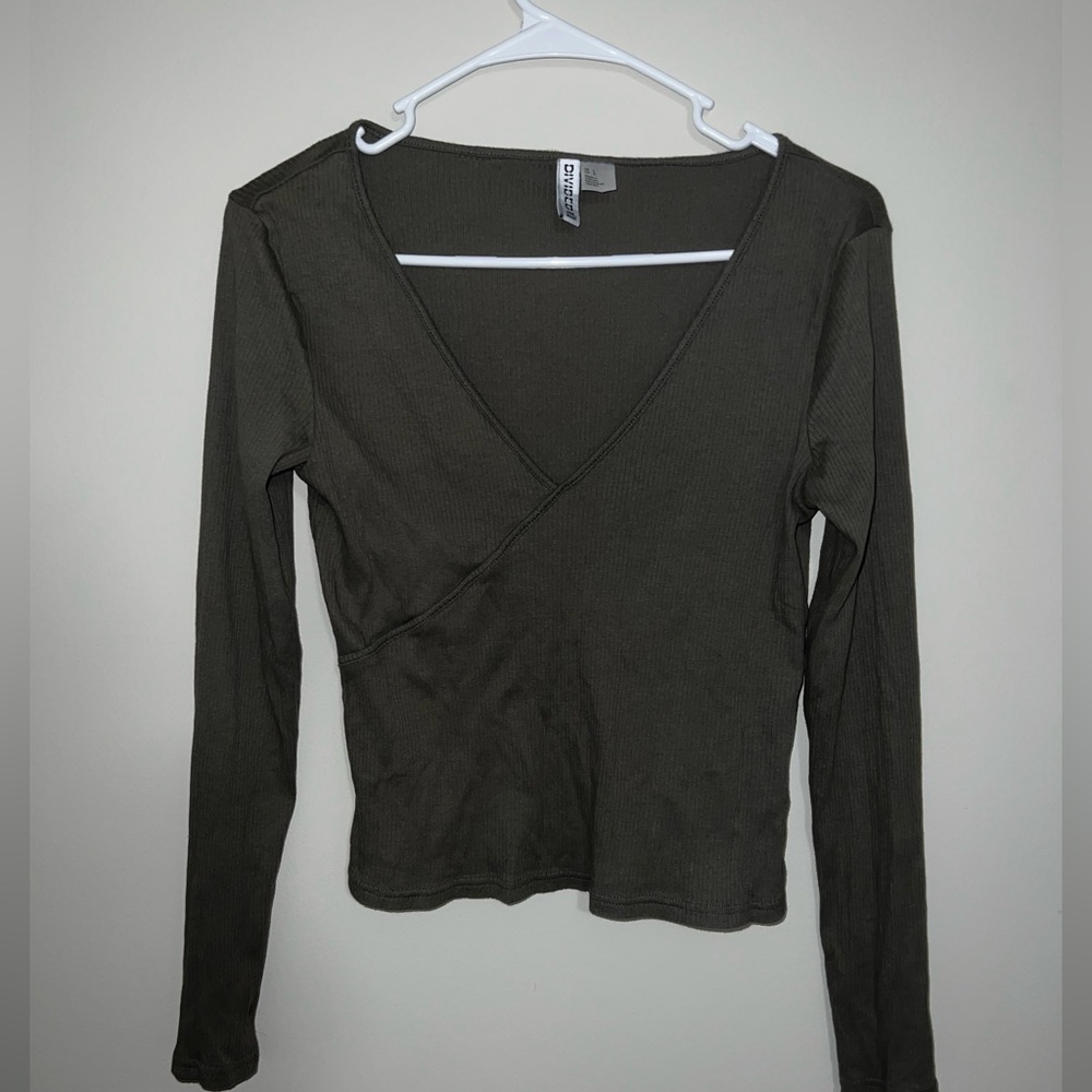 Green long sleeve t shirt